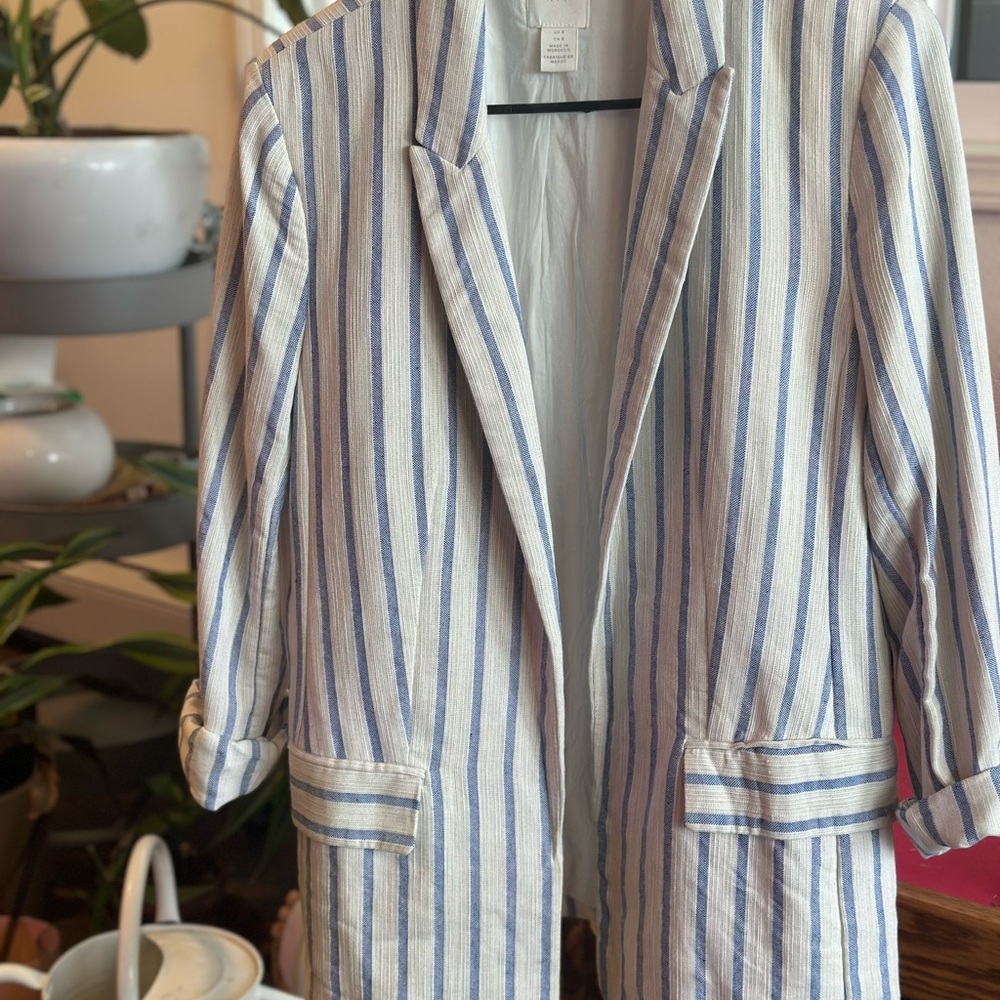 Perfect for a fresh look. Fits oversized and relaxed. Worn once.